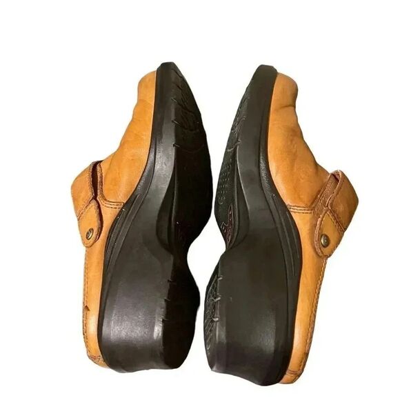 Ariat Tan Leather Mules - Picture 7 of 8